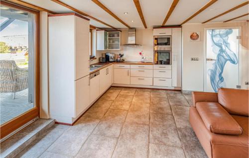 Travemuende Casa | Nice Home In Lübeck With Kitchen