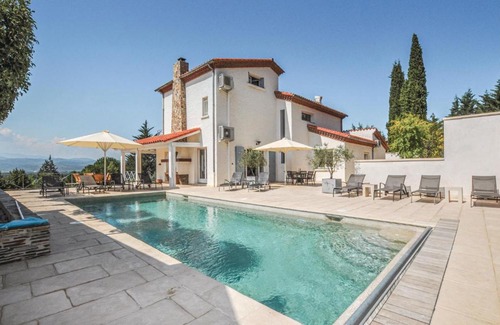 Maureillas-Las-Illas Casa | Nice home in Maureillas- Las Illas with 5 Bedrooms, WiFi and Outdoor swimming pool