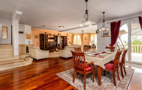 Opric Casa | Nice Home In Opric With Wifi