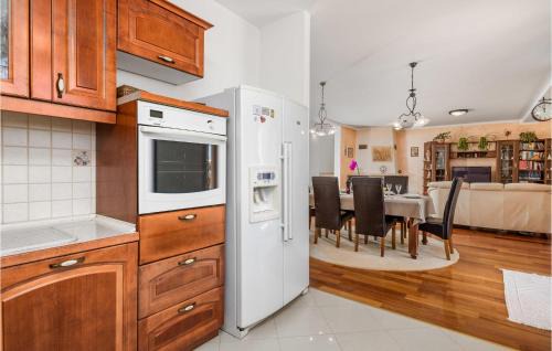 Opric Casa | Nice Home In Opric With Wifi