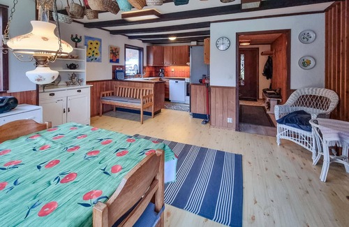 Kungalv O Casa | Bonita casa en Romelanda con sauna.