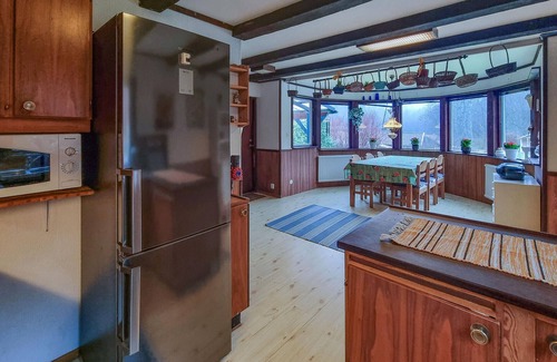 Kungalv O Casa | Bonita casa en Romelanda con sauna.