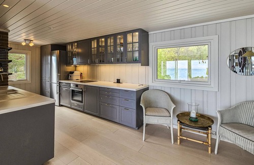 Larvik Casa | Bonita casa en Tjodalyng con cocina.