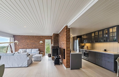 Larvik Casa | Bonita casa en Tjodalyng con cocina.