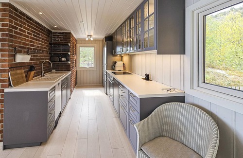 Larvik Casa | Bonita casa en Tjodalyng con cocina.