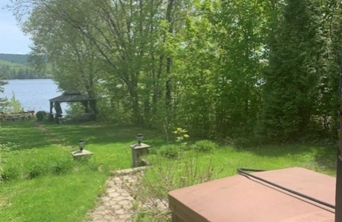 Lac-Sergent Casa | Nice house directly on the lake. Must be rented 31 days or more.