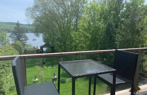 Lac-Sergent Casa | Nice house directly on the lake. Must be rented 31 days or more.