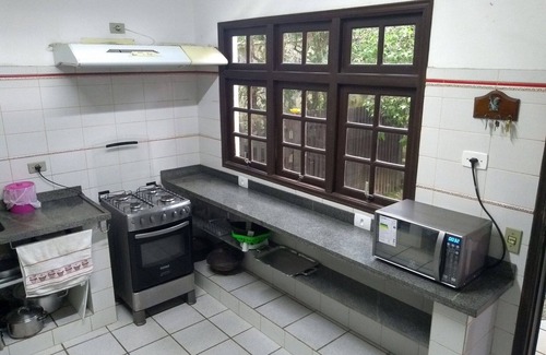 Sao Sebastiao Casa | La casa localizada a 100m de la playa