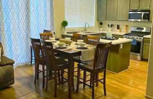 Fontana Casa | Nice house, near airport, Fast Wi-Fi, golf/shop.