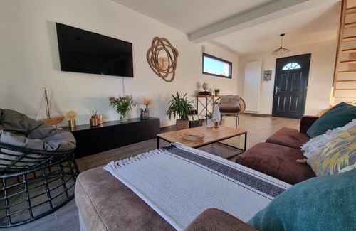 Amfreville Casa | Nice House With Terrace Garden In Amfreville