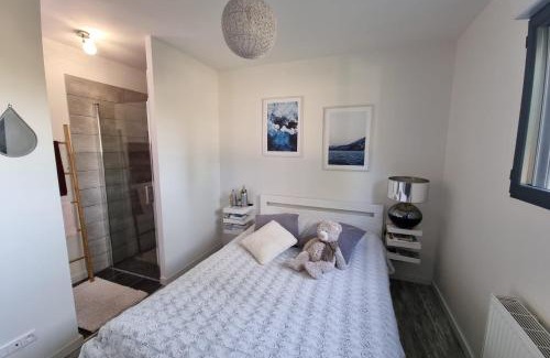 Amfreville Casa | Nice House With Terrace Garden In Amfreville