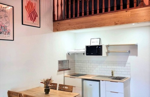 Charbonnieres-les-Bains Apartamento | Nice little house with garden