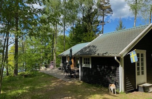 Roke Casa | Nice little cottage by the lake with boat