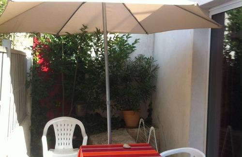 La Rochelle City Centre Casa | Bonita casa de 2 a 4 p soleada terraza / internet parking