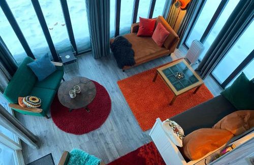 Grovfjord Casa | Nice little house right by the sea, stunning view