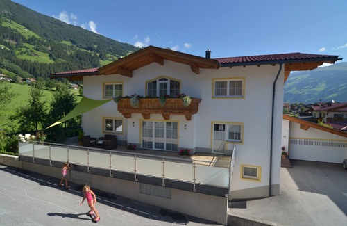 Hippach Apartamento | Bonito apartamento nuevo en Laimach con Wi-Fi