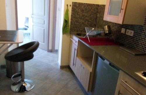 Suze-la-Rousse Apartamento | Bonito estudio agradable para amantes o amigos.