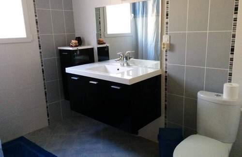 Suze-la-Rousse Apartamento | Bonito estudio agradable para amantes o amigos.