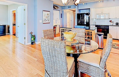 Litchfield by the Sea Condominio | Muy bien amueblado, Paget 403 cuenta con una gran ducha a ras de suelo