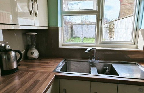 Selhurst Casa | Nice property - close to Selhurst, East Croydon and West Croydon stations!