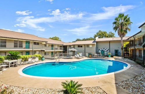 Westfield Apartamento | Nice Quiet Downtown Apt Pool Free Parking