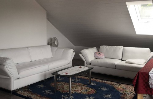Bamberg Casa | Bonito apartamento en la azotea con balcón u. estacionamiento