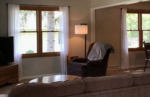 Carroll Casa | Nice sized family friendly home with 2 living spaces. Large private backyard!