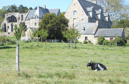 Paimpol Casa | Encantadora casa de piedra, tranquila, céntrica y con mercado, cerca de GR34