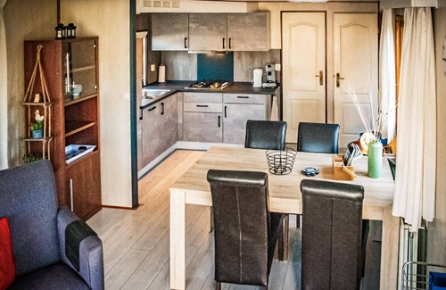 Reutum Casa | Bonita caravana estática en Reutum con.