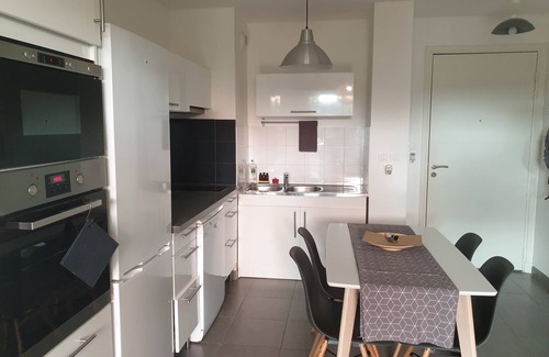 La Ciotat Apartamento | Bonito T2 cerca del puerto, jardín privado y terraza, garajes cerrados