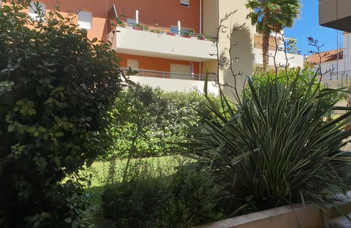 La Ciotat Apartamento | Bonito T2 cerca del puerto, jardín privado y terraza, garajes cerrados
