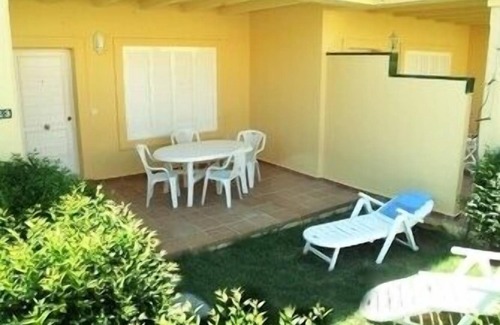 Los Gallos-Cerromolino Chalet De Esquí | Bonita casa adosada con piscina ubicada en el Novo Santi Petri (Calle Galba)