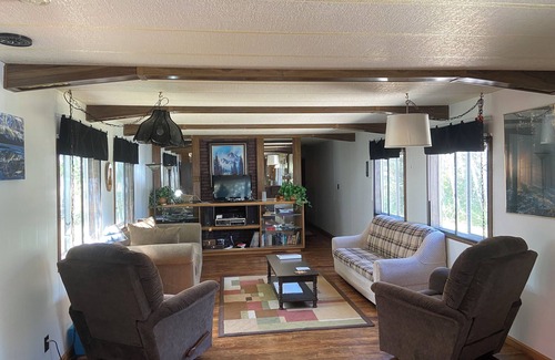 Babb Casa | Nice updated mobile home minutes from Glacier National Park