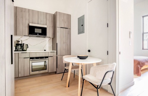 Lincoln Square Apartamento | Nice UWS 2BR w/ Elevator & In-Unit W/D, nr Central Park, by Blueground