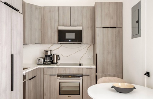 Lincoln Square Apartamento | Nice UWS 2BR w/ Elevator & In-Unit W/D, nr Central Park, by Blueground