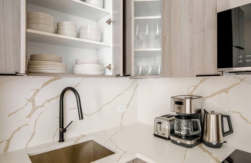 Lincoln Square Apartamento | Nice UWS 2BR w/ Elevator & In-Unit W/D, nr Central Park, by Blueground