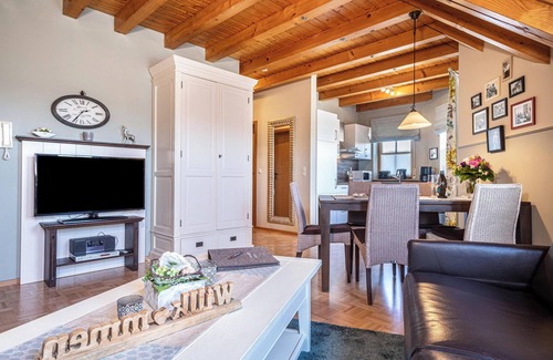 Neufrach Apartamento | Bonito apartamento de vacaciones 6 en "Trostelhof" con balcón, jardín compartido y Wi-Fi