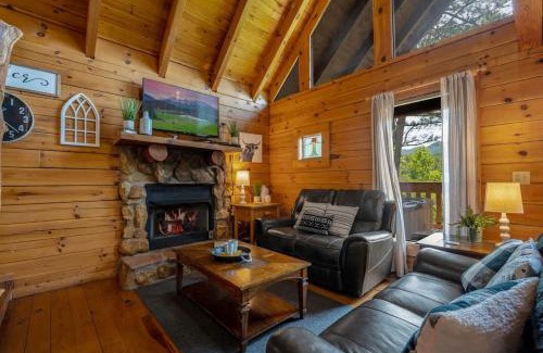 Sevierville Casa | Nice View Log Cabin Fireplace Hot Tub Pool Table