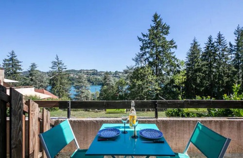 Villages du Lac de Paladru Apartamento | Bonita vista del lago