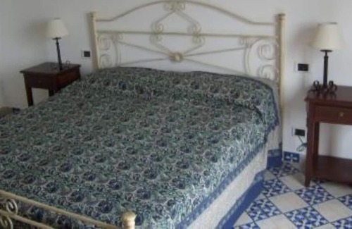 Lingua Casa | Santa Marina Salina: Espléndida casa eòlica con jardin, vista espécial sobre el mar.