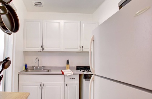 Upper West Side Apartamento | Nicely appointed BIG one bedroom off Central Park