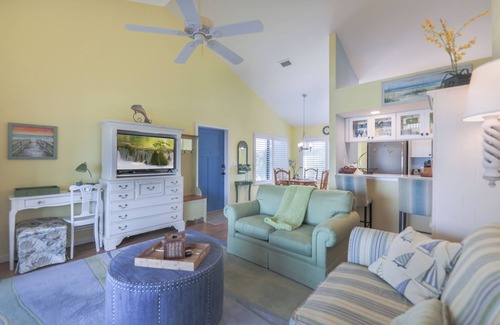The Dunes Casa | Nicely updated Sanibel duplex home located in The Dunes with lake view.