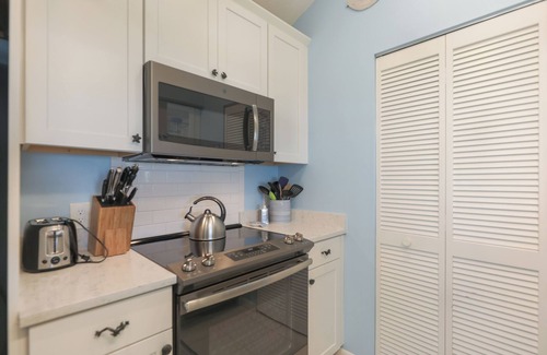 The Dunes Casa | Nicely updated Sanibel duplex home located in The Dunes with lake view.