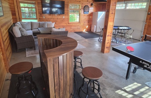 Mayville Cabina | Nick's Nook - Charming 3-bedroom cabin in Mayville - Close to CHQ and CHQ Lake