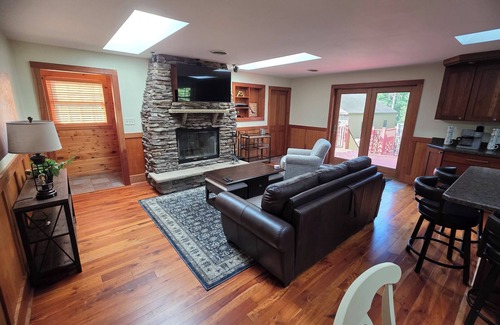 Mayville Cabina | Nick's Nook - Charming 3-bedroom cabin in Mayville - Close to CHQ and CHQ Lake