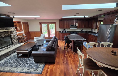Mayville Cabina | Nick's Nook - Charming 3-bedroom cabin in Mayville - Close to CHQ and CHQ Lake