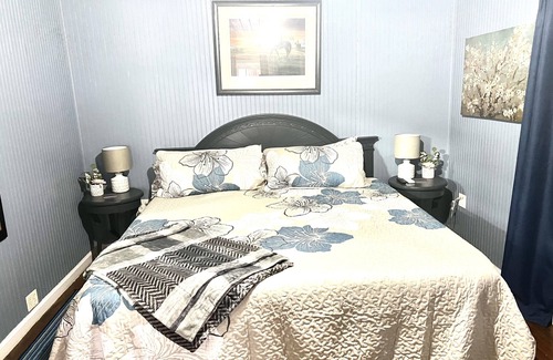 Hartsfield Cabaña | Nico's Cottage: Nestled in the woods next to DeMott Lakeside