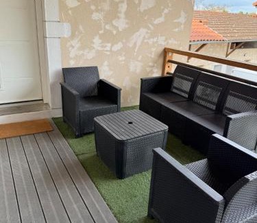Les Echets Apartamento | Nid paisible avec un coin terrasse
