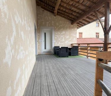 Les Echets Apartamento | Nid paisible avec un coin terrasse