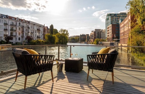 Moabit Alquiler De Eote | Nido - relax in style on Berlin's most exclusive and natural houseboat.